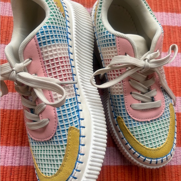 Nicole Miller size 7.5 multicolor  patchwork Sneakers. Platform sole. Comfy! - Picture 2 of 7